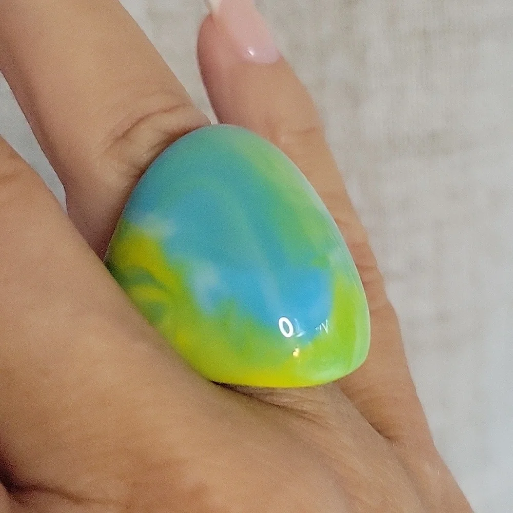 BLUE CITRON LIME SWIRL DOME STATEMENT RING